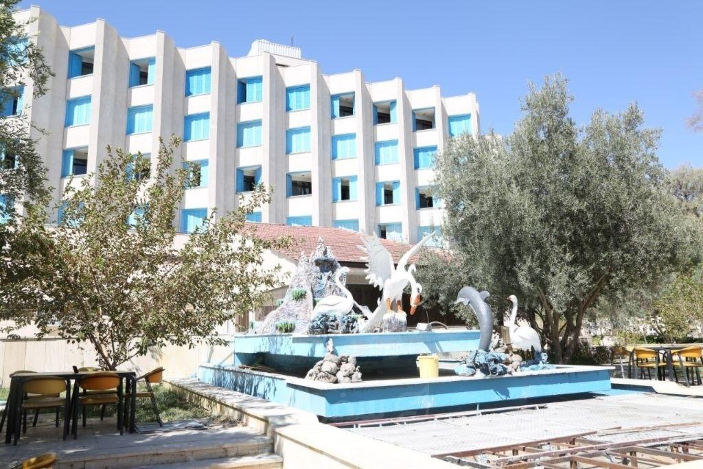 Zahedan Esteghlal Hotel