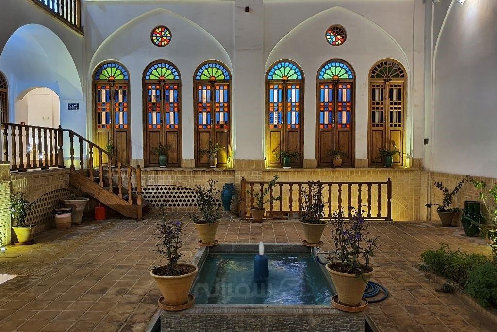  اقامتگاه سنتی گیواک کاشان