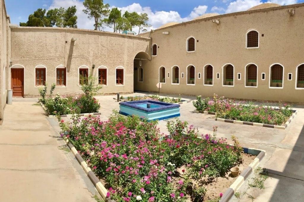 هتل جهانگردی نائین