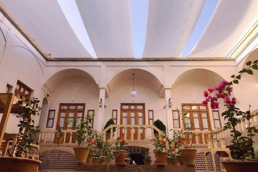  اقامتگاه سنتی کاشانه روشن کاشان