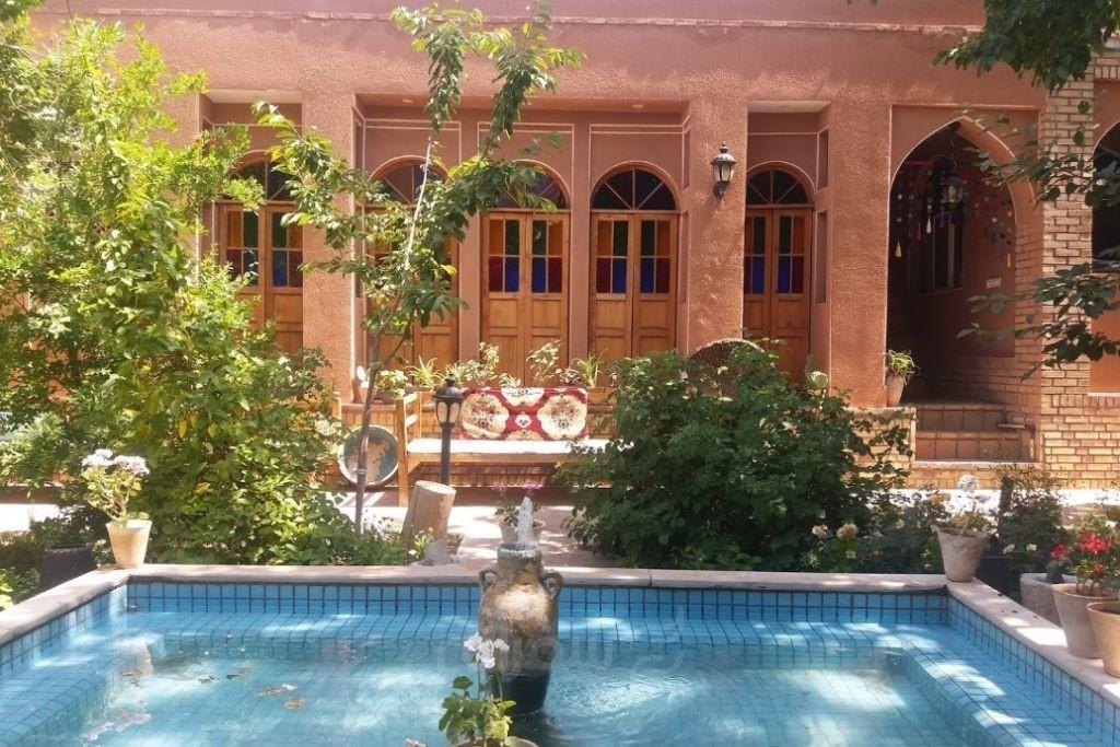 اقامتگاه بوم گردی خانه نخجیر نراق