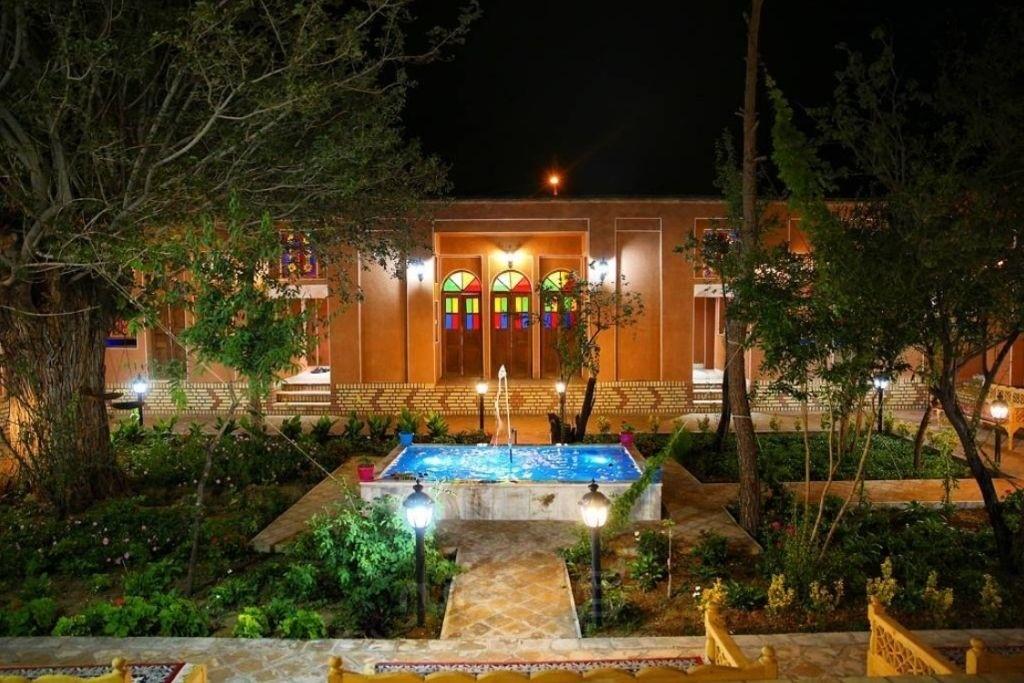اقامتگاه بوم گردی خانه نخجیر نراق