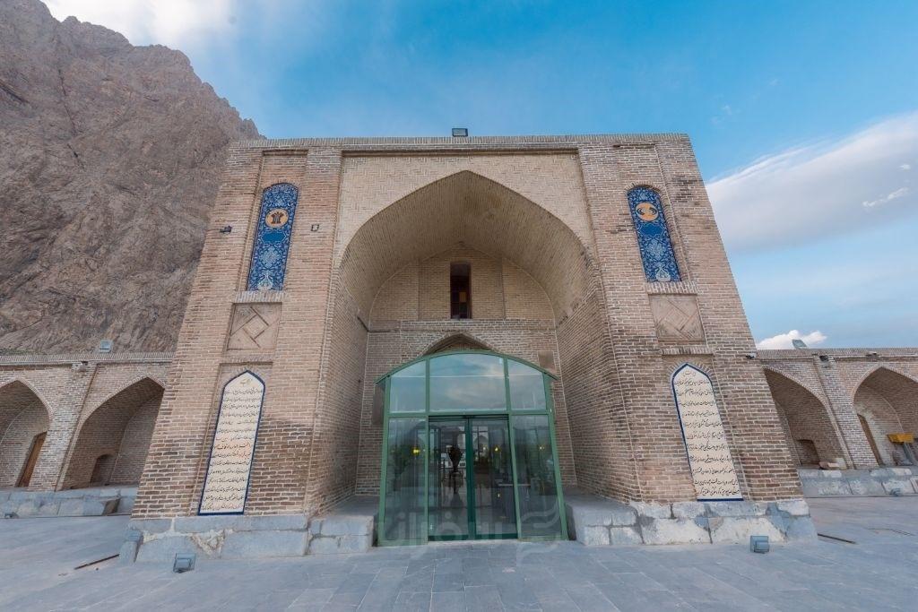 هتل لاله بیستون کرمانشاه