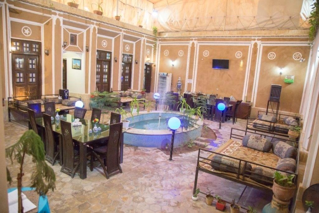 اقامتگاه بوم‌گردی نقره یزد
