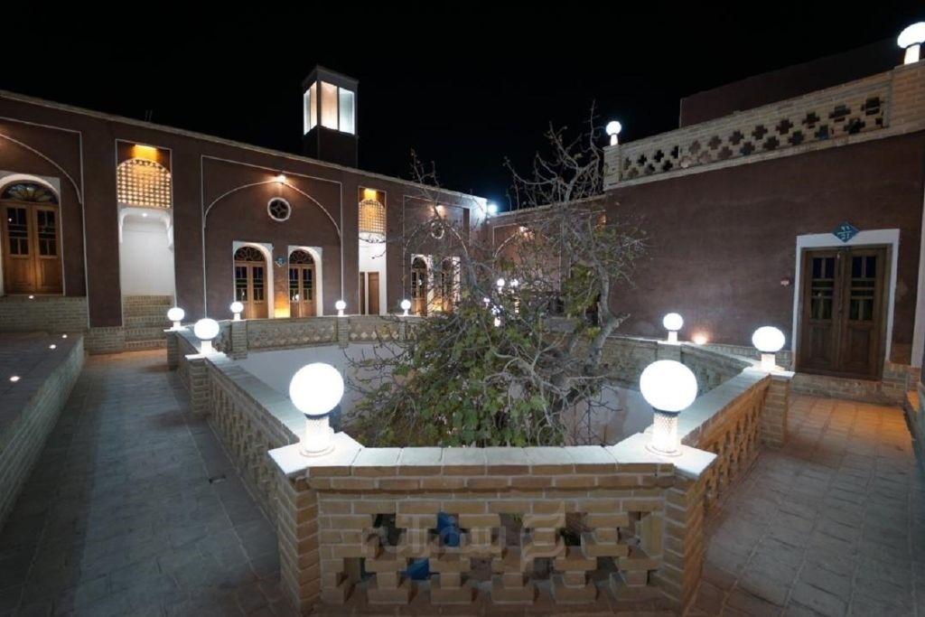اقامتگاه سنتی ثنا کاشان