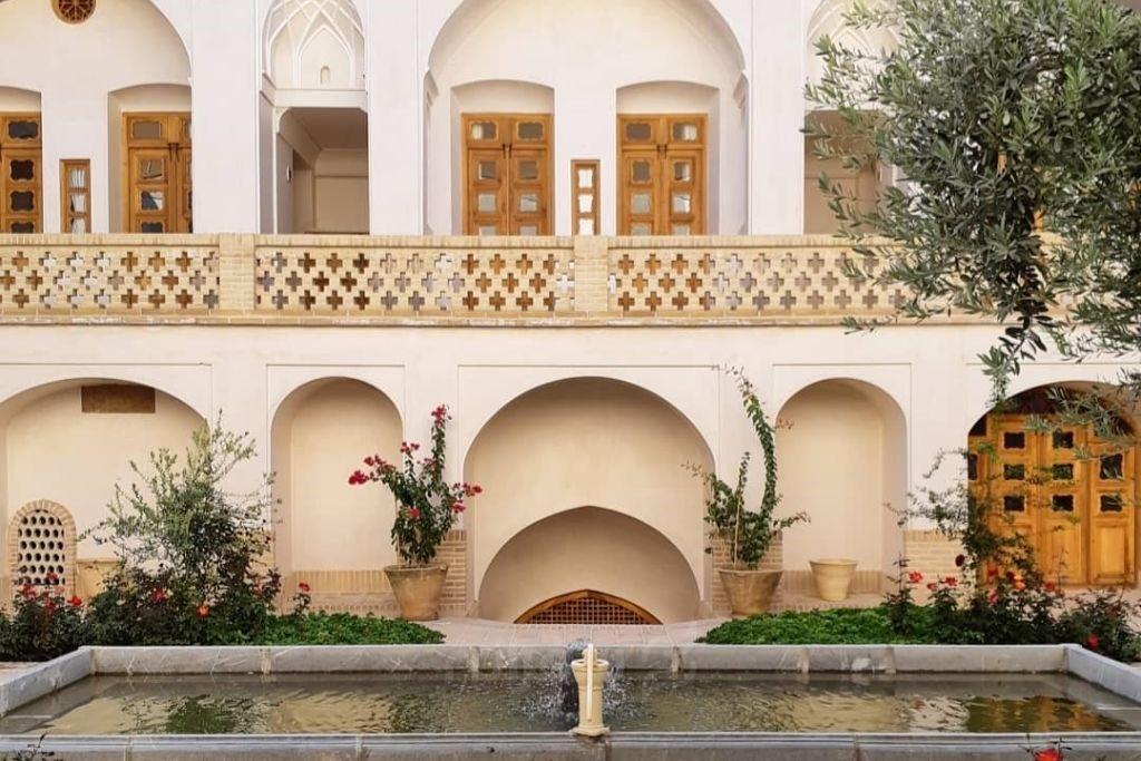  اقامتگاه سنتی سپنج کاشان 