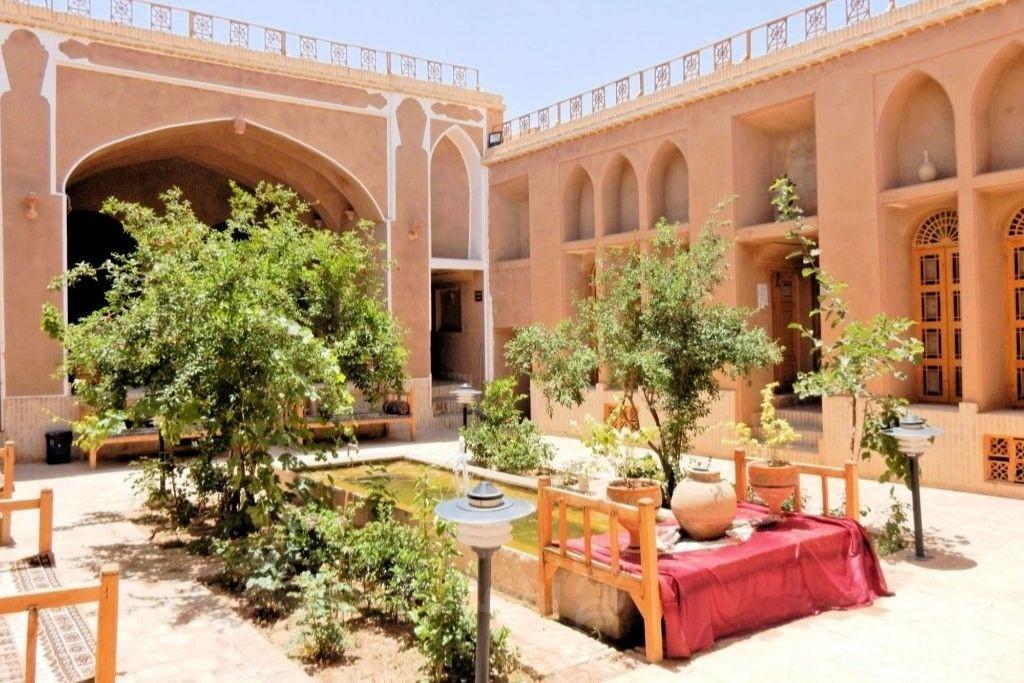 سرای سنتی شعرباف یزد