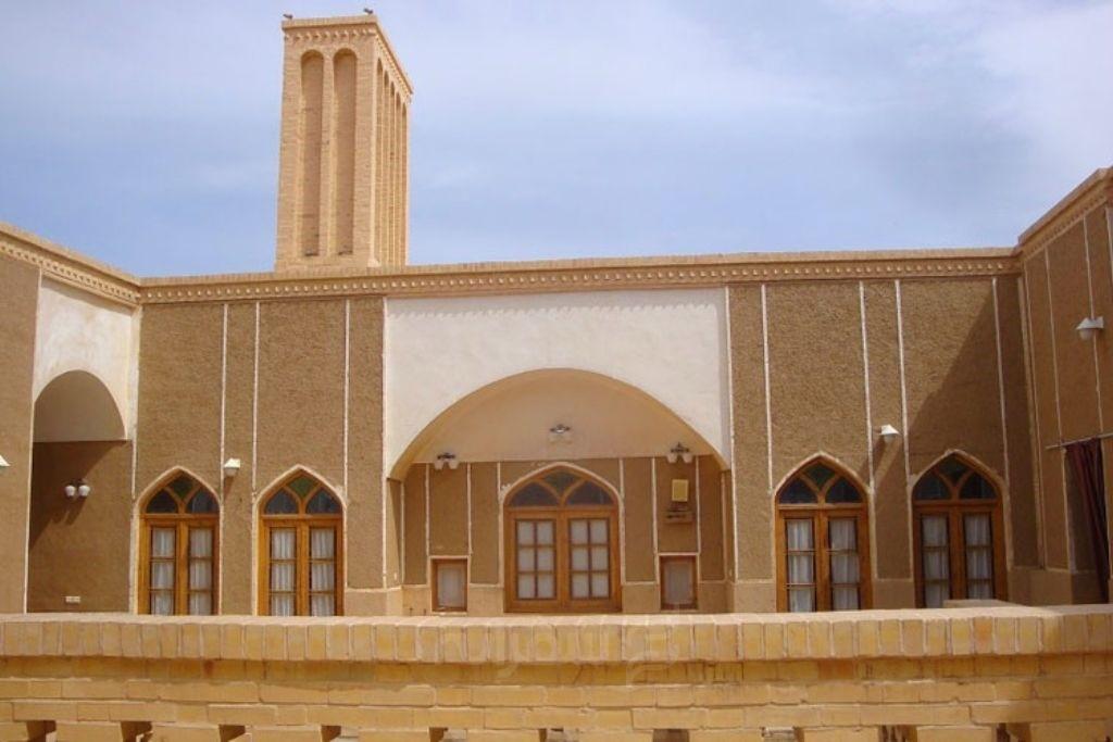 هتل سنتی یه تا خور و بیابانک