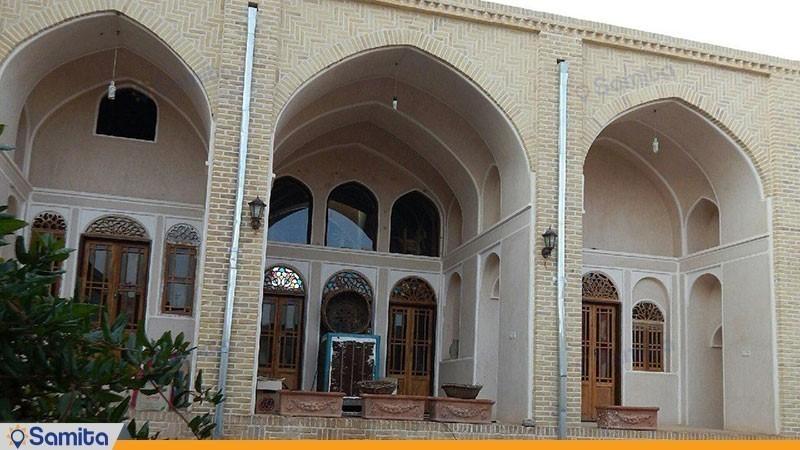 نمای ساختمان اقامتگاه بومگردی نقشینه کویر زواره