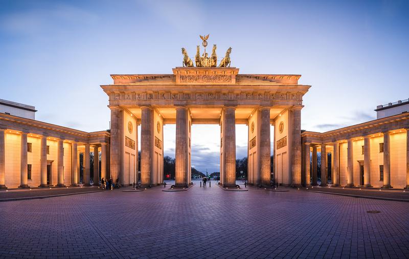 دروازه براندنبورگ آلمان | یکی از معروف ترین نمادهای اروپا