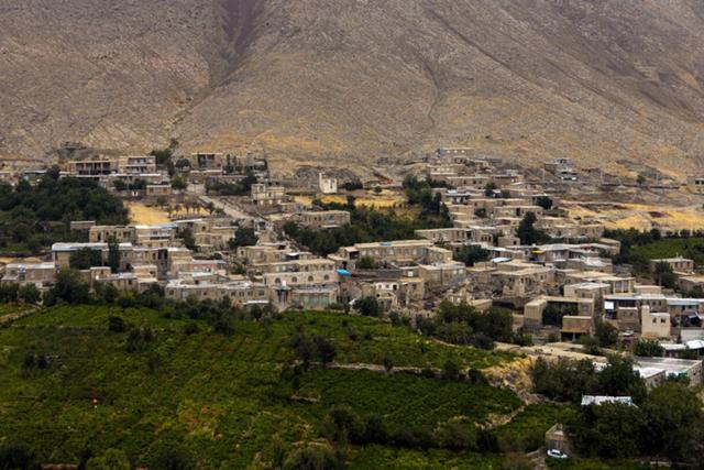روستای پلکانی هزاوه | معرفی زادگاه مردان تاریخ ایران