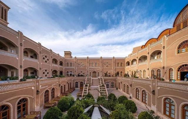 هتل های گودال باغچه ایران | معماری باغچال، پناه به قلب زمین در دل کویر