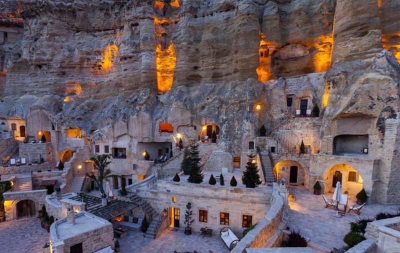  هتل های صخره‌ ای دنیا | یک اقامت رویایی در دل کوه